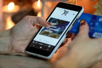 Super Internet Ecommerce Market of Dropshipping image in a smartphone.